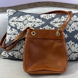 Clinique 🔥RARE🔥 Light Brown Genuine Leather Gold Hardware Shoulder Bag